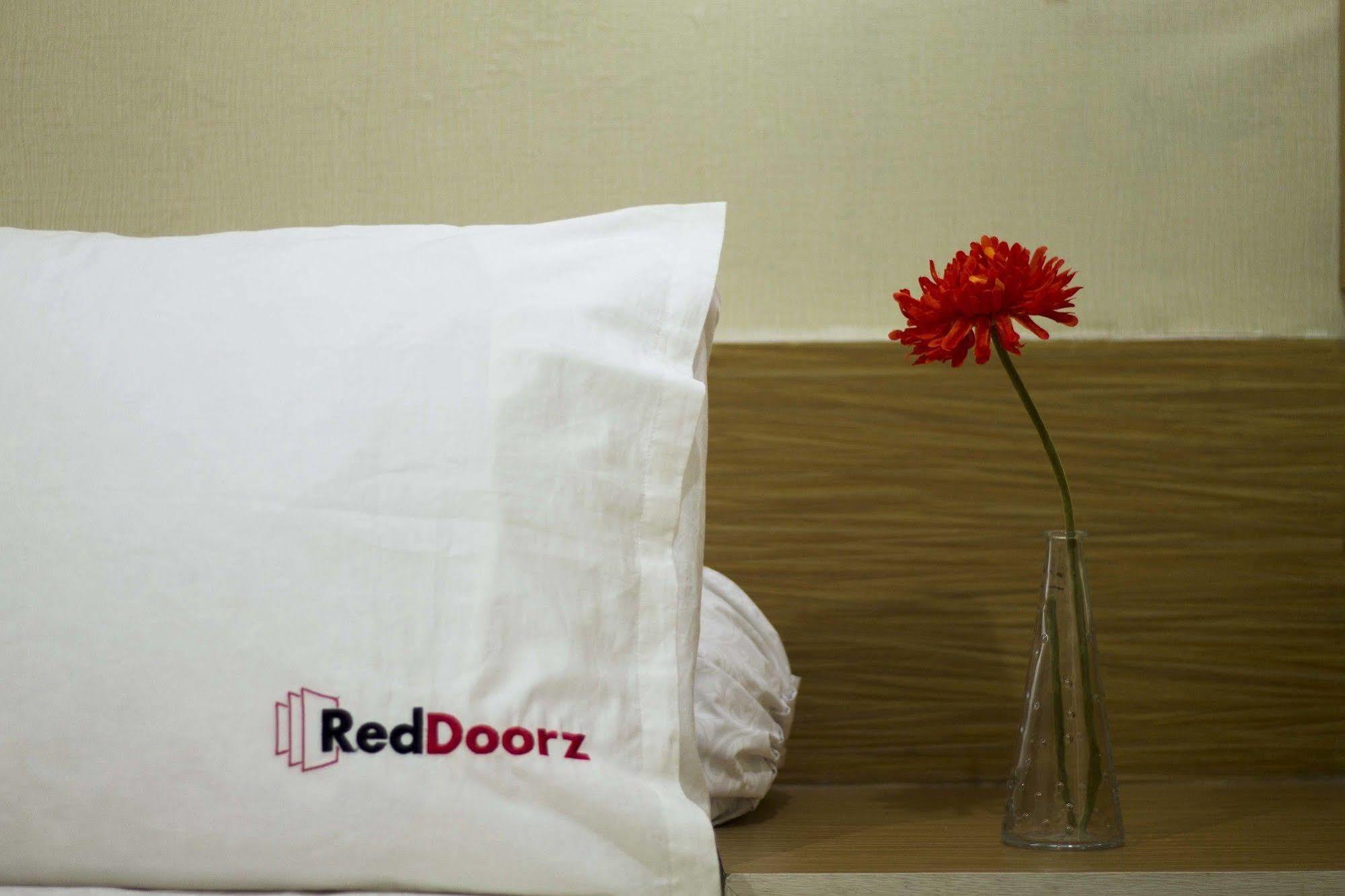 Reddoorz @ Pesanggrahan Mencil Extérieur photo